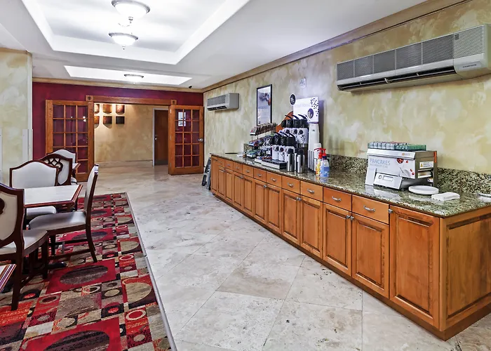 Express & South By Ihg Hotel Lafayette