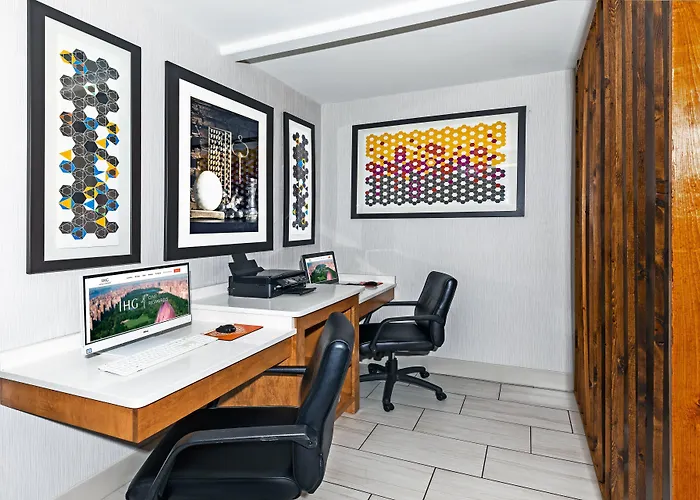Express & South By Ihg Hotel Lafayette