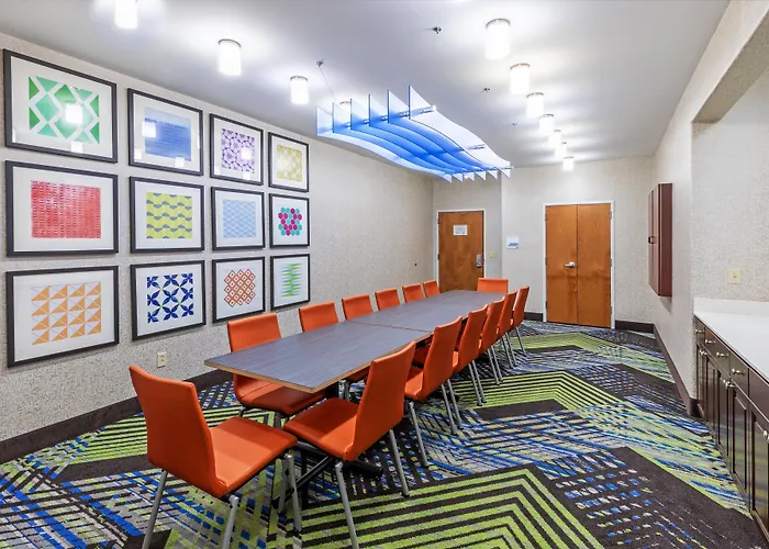 Express & South By Ihg Hotel 2*
