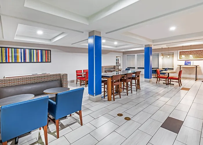 Express & South By Ihg 2* Lafayette