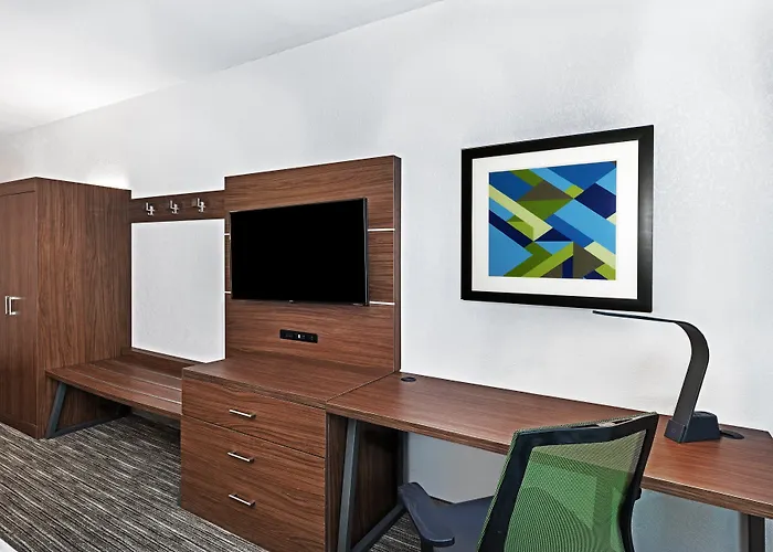 Express & South By Ihg 2*